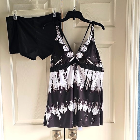 NWOT Amazon Tie Dye Tankini and Boy Shorts Adjustable Padded Crisscross Back 3XL - Picture 1 of 16